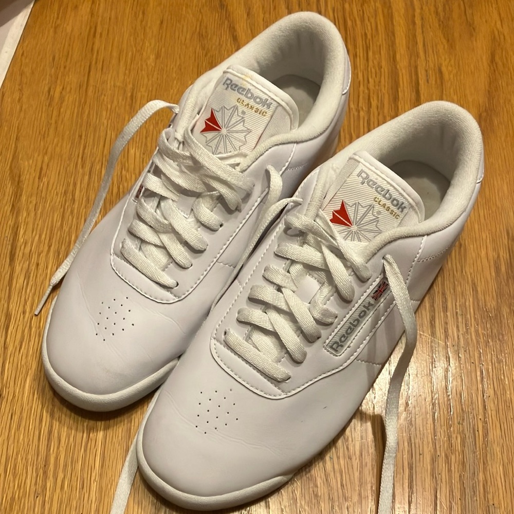EUC Sz 8.5 wide D Reebok white classic Princess sneakers